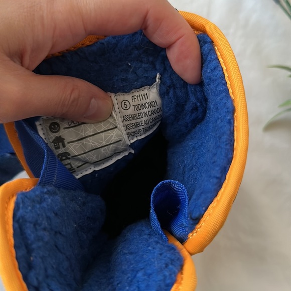 Waterproof boots, toddler size 5, blue, orange, lights up with each step, - Picture 5 of 8